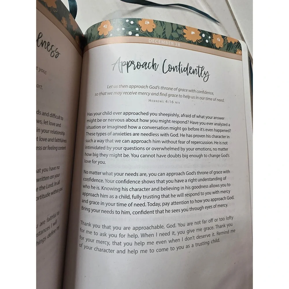 Daily Strength for Mothers 365-Day Devotional Teal Faux Leather Floral Book‎